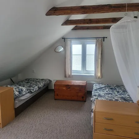 Holiday home U100bodu Za Svestkovou Drahou *