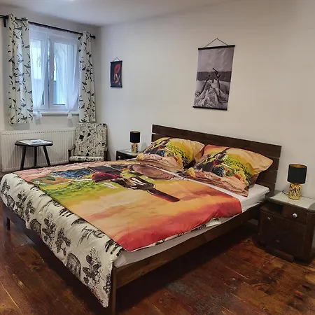 Holiday home U100bodu Za Svestkovou Drahou *